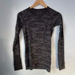 lululemon swiftly long sleeve black and grey size 4